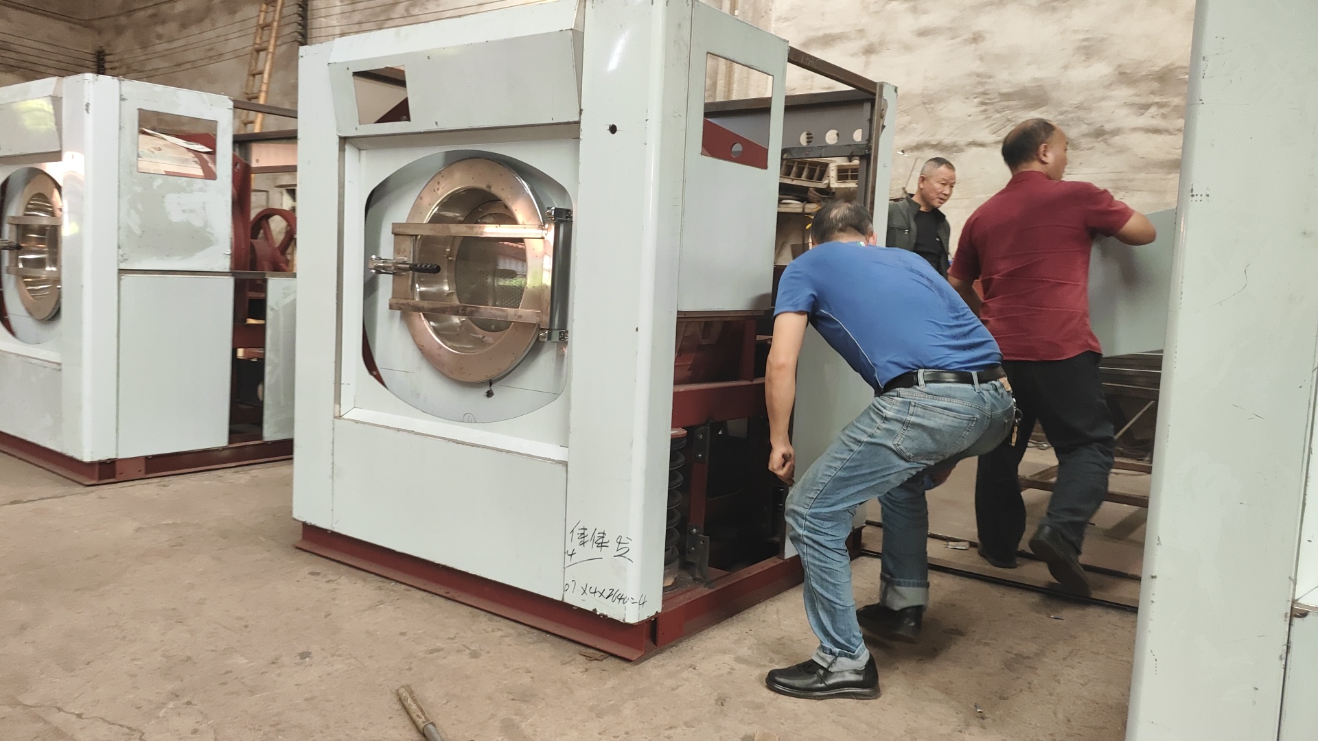 
珠江洗滌工業(yè)脫水洗衣機(jī)如何服務(wù)超百家三甲醫(yī)院？洗滌工廠設(shè)備選型的背后邏輯
