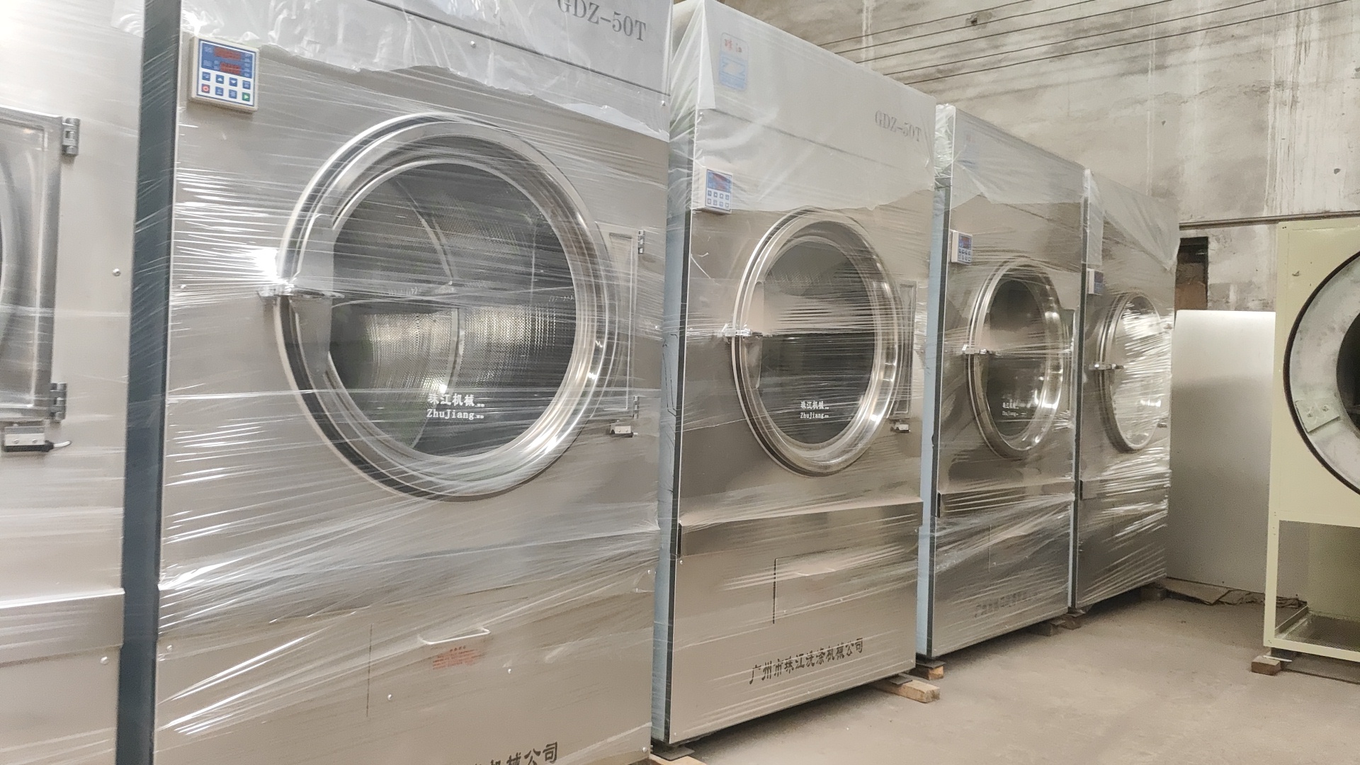 
長隆度假村等知名企業(yè)的全自動工業(yè)洗衣機如何選？珠江洗滌用專利技術(shù)交出答卷
